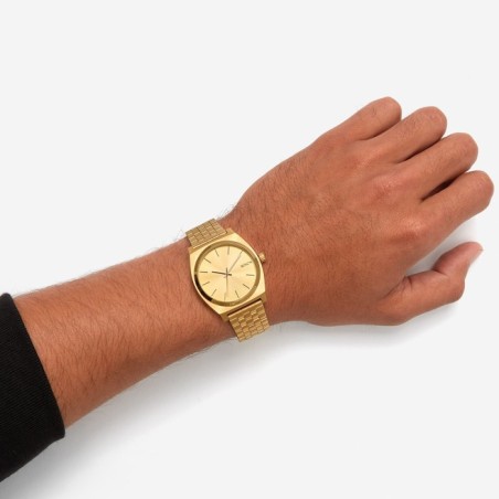 Ρολόι Nixon με χρυσό μπρασελέ και χρυσό καντράν
