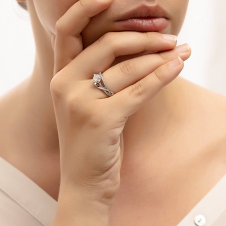 14K white gold ring with zircon stones