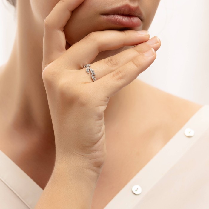 14K white gold ring with zircon stones