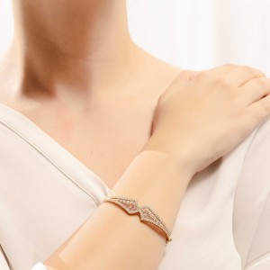 14K gold bangle bracelet with zircon
