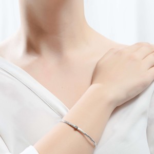 14K white gold hinged bracelet with zircon