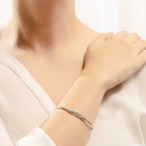 14K white gold bracelet with zircon stones