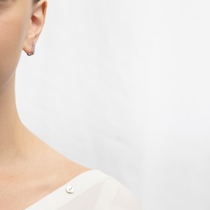 Λευκόχρυσα σκουλαρίκια Κ14 τύπου huggie με ζιργκόν