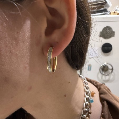 Δίχρωμα χρυσά σκουλαρίκια κρίκοι Κ14 με υφή