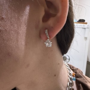 Λευκόχρυσα σκουλαρίκια κρεμαστά Κ14 με πέτρες ζιργκόν