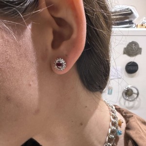 14K white gold stud earrings with red stone and zircon details
