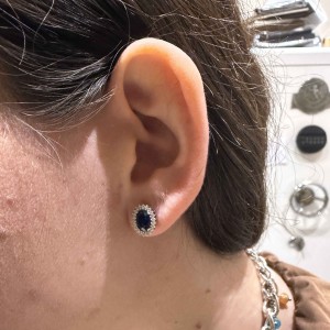 Λευκόχρυσα σκουλαρίκια καρφωτά Κ14 οβάλ με μπλε πέτρα και ζιργκόν