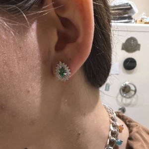 Λευκόχρυσα σκουλαρίκια καρφωτά Κ14 με πράσινη πέτρα και ζιργκόν