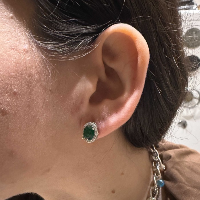 14K white gold stud earrings with green stone and zircon details