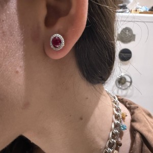 Λευκόχρυσα σκουλαρίκια καρφωτά Κ14 με κόκκινη πέτρα και ζιργκόν