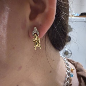 14K gold two-tone earrings with sculpted design