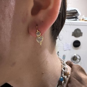 Χρυσά σκουλαρίκια κρεμαστά Κ14 με ζιργκόν καρδιά