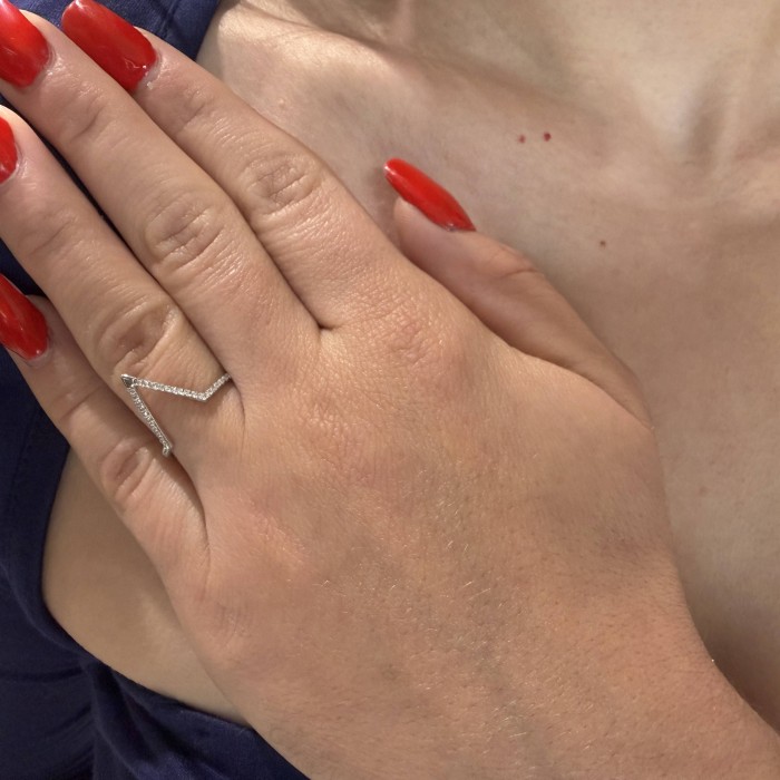 Λευκόχρυσο δαχτυλίδι Κ14 με πέτρες ζιργκόν.