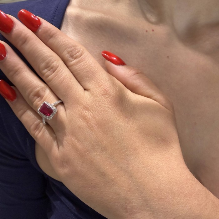 14K white gold ring with zircon stones