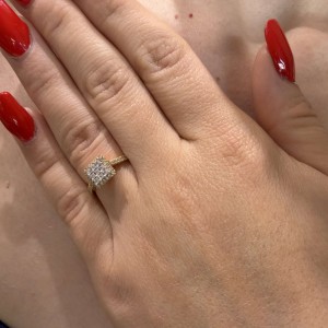 14K gold ring with zircon stones