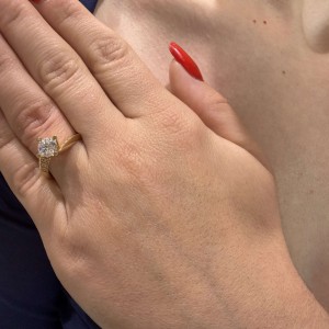 Χρυσό δαχτυλίδι Κ14 με πέτρες ζιργκόν