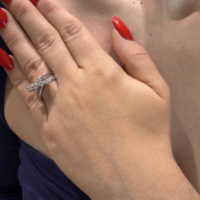 14K white gold ring with zircon stones