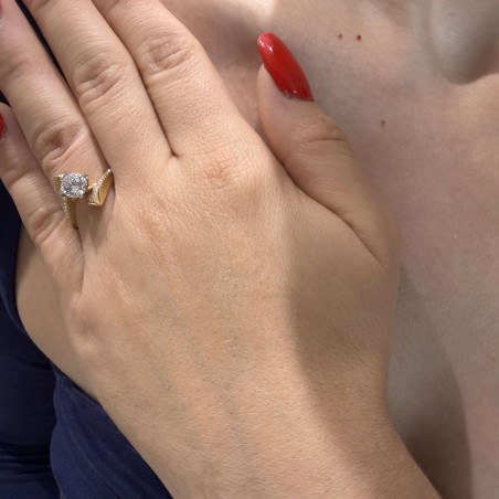 14K gold ring with zircon stones