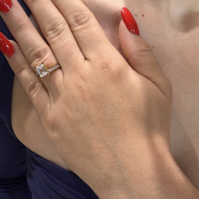 Δίχρωμο δαχτυλίδι Κ14 με πέτρες ζιργκόν