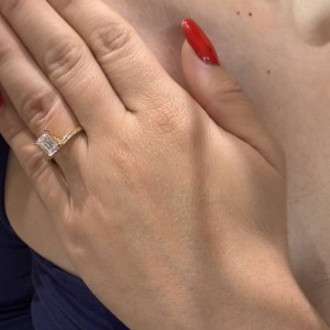 14K gold ring with zircon stones