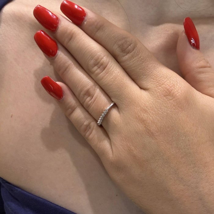 14K white gold ring with zircon stones linear design