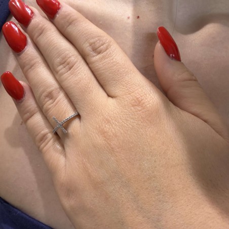 Λευκόχρυσο δαχτυλίδι Κ14 με ζιργκόν σε σχέδιο σταυρού