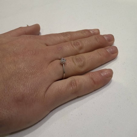 14K white gold ring with zircon stone