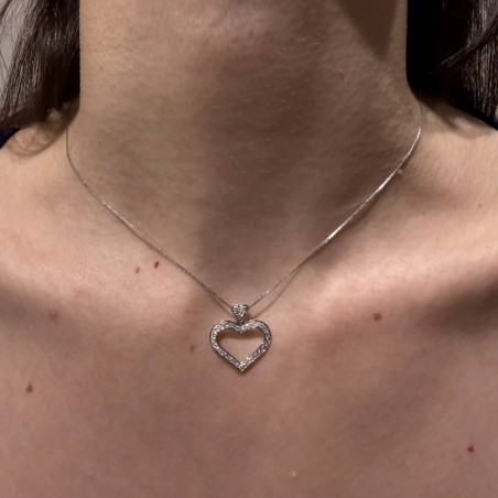 18K White Gold Heart-Shaped Necklace with Diamonds