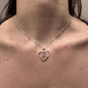 18K White Gold Heart-Shaped Necklace with Diamonds