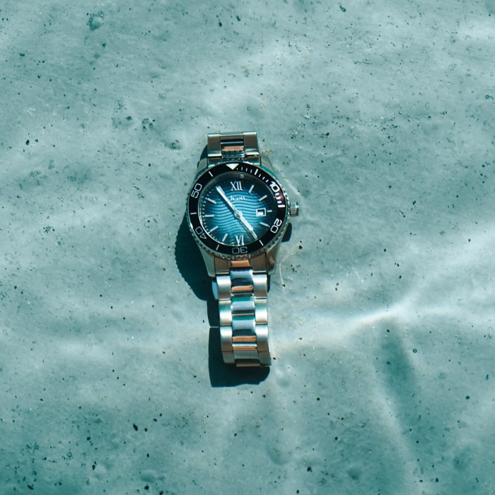 JCou diver-style watch with blue textured dial and stainless steel bracelet