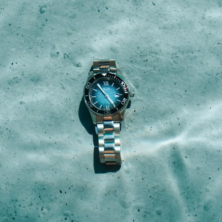 JCou diver-style watch with blue textured dial and stainless steel bracelet