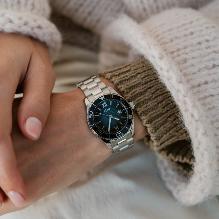 JCou diver-style watch with blue textured dial and stainless steel bracelet