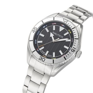 Ρολόι Nautica με ασημί μπρασελέ από ανοξείδωτο ατσάλι και μαύρο καντράν