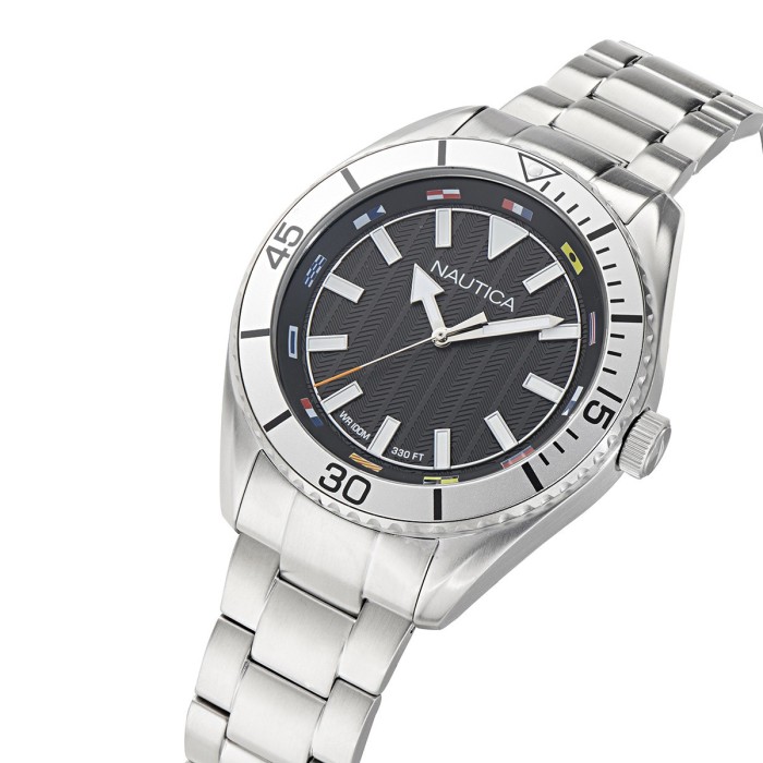Ρολόι Nautica με ασημί μπρασελέ από ανοξείδωτο ατσάλι και μαύρο καντράν