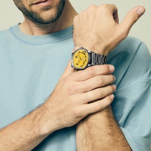 Ρολόι Nixon Nirvana με κίτρινο καντράν και μεταλλικό μπρασελέ